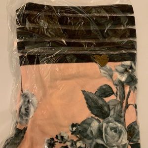 Cute Booty lounge BNWT black pink floral leggings